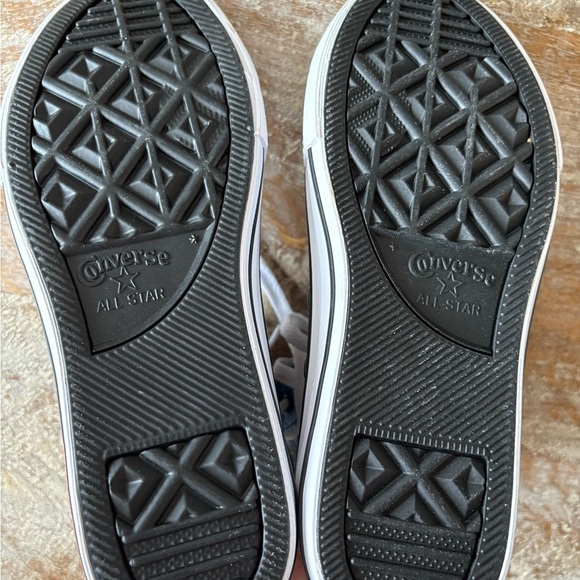 Gamer Chuck Taylor All Star High Top shoes size 2 kids - Picture 4 of 6